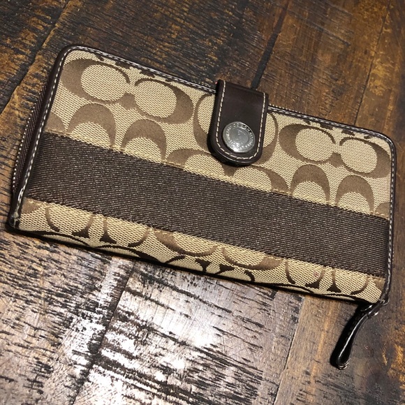 Coach Handbags - Coach traditional brown/tan wallet
